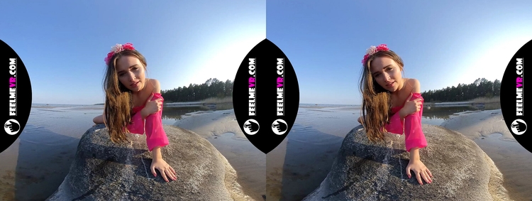 2021-06-02-gabby-bella-masturbates-with-4fingers-on-the-beach