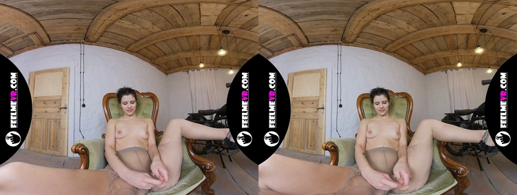 2021-08-18-viola-kat-in-virtual-reality-with-open-legs-tearing-tights-and-shows-pussy