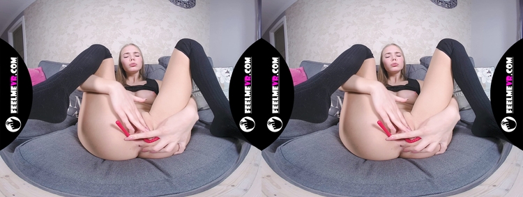 2024-08-07-Luise-Wixx-180vr-video-close-up-wide-open-with-toy-vagina